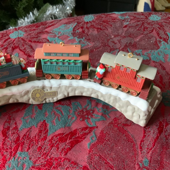 Hallmark Christmas Ornament Train Set with Stand 1991 - Picture 3 of 5